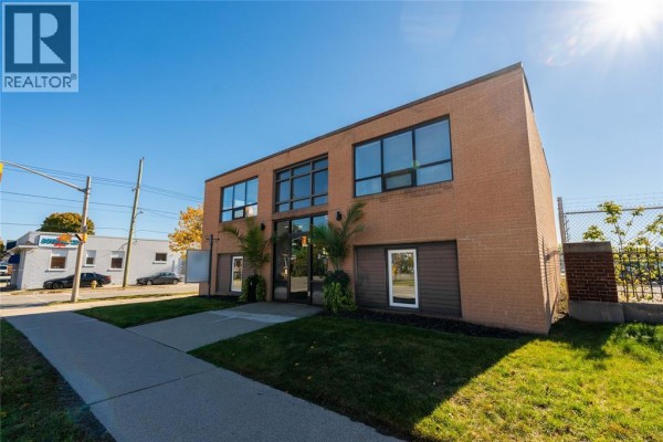219 Lochiel Street, Sarnia, ON, photo 2