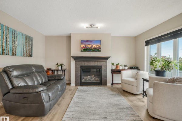 Kitchen - 219 Silverstone Cr, Stony Plain, AB T7Z0E8 Photo 3