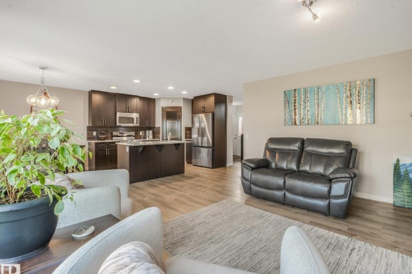Family room - 219 Silverstone Cr, Stony Plain, AB T7Z0E8 Photo 4
