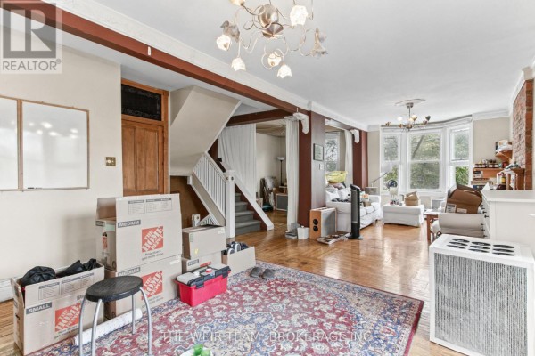 Kitchen - 219 Withrow Avenue, Toronto, ON M4K1E2 Photo 4