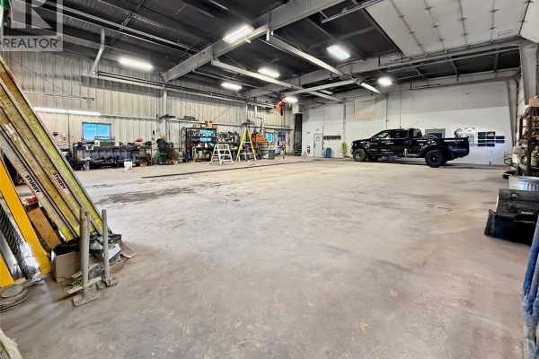 2190 South Railway Street E, Swift Current, SK, photo 3