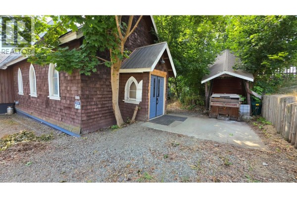 2193 Park Avenue, Lumby, BC, photo 2