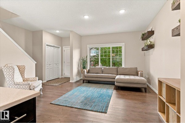 Primary Bedroom - 21935 91 Av Nw, Edmonton, AB T5T6Z8 Photo 4