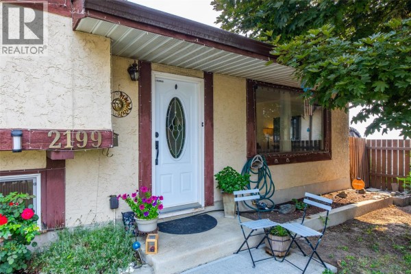 2199 Perryville Place, Kamloops, BC, photo 2
