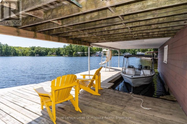 Primary Bedroom - 22 - 1254 Barlochan Road, Muskoka Lakes), ON P1P1R2 Photo 5