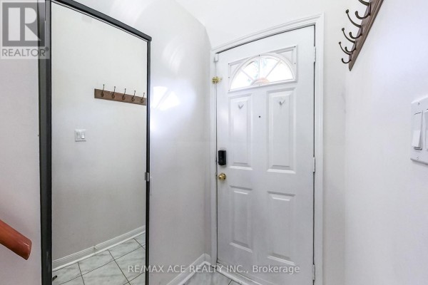 Bedroom 2 - 22 - 1525 South Parade Court, Mississauga, ON L5M6E9 Photo 5