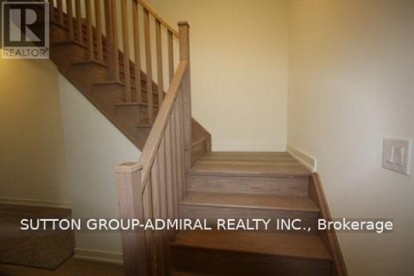 22 - 370 Red Maple Road, Richmond Hill, ON L4C5T4 Photo 3