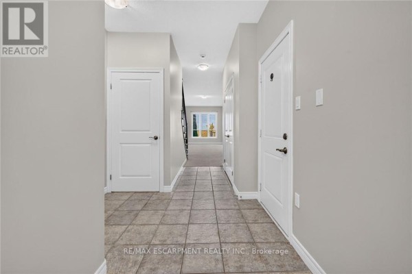 Bathroom - 22 - 8 Lakelawn Road, Grimsby, ON L3M0G1 Photo 5