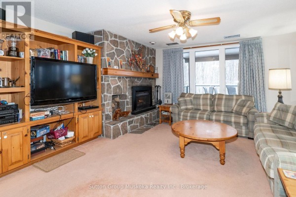 Primary Bedroom - 22-102 Oakridge - Deerhurst Resort Drive, Huntsville, ON P1H2E8 Photo 5