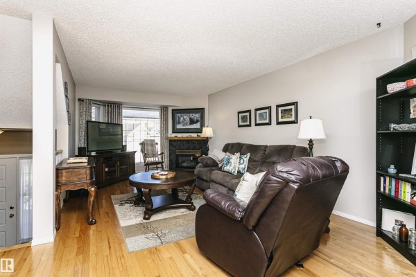 Family room - #22 11717 9b Av Nw, Edmonton, AB T6J7B7 Photo 4
