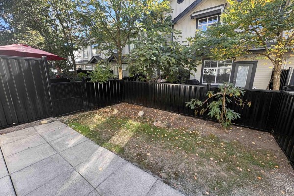 22 16588 Fraser Highway, Surrey, BC V4N0G5 Photo 2