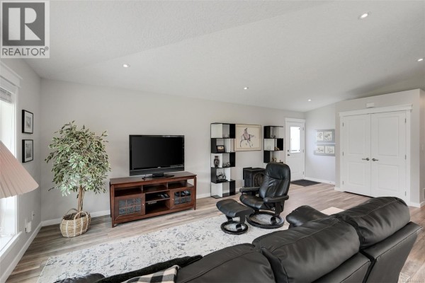 Bedroom - 22 7586 Tetayut Rd, Central Saanich, BC V8M0B4 Photo 4