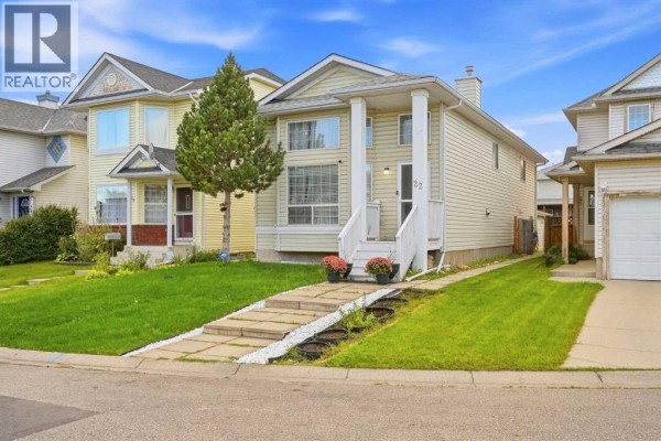 4pc Bathroom - 22 Anaheim Bay Ne, Calgary, AB T1Y7E2 Photo 3