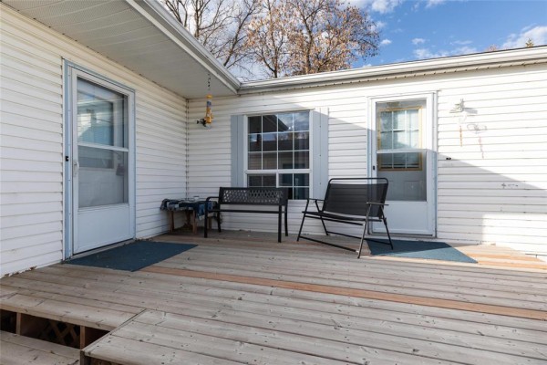 Family room - 22 Aspen Estates Road, Steinbach, MB R5G0L9 Photo 3