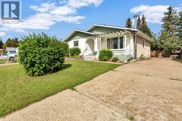 22 Blackstone Avenue, Lacombe, AB, photo 2