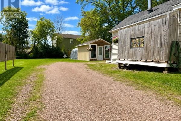 22 Chamberlain Street, Amherst, NS, photo 3