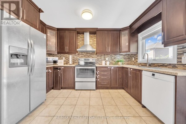 22 Clayborne Avenue, Brampton, ON L7A1N8 Photo 4