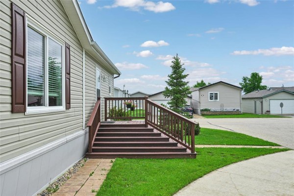 22 Country Club Drive, Sanford, MB, photo 3