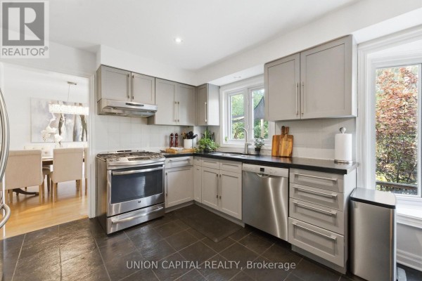Kitchen - 22 Cynthia Crescent, Richmond Hill, ON L4E2P8 Photo 4