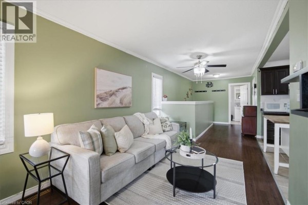 22 Delena Avenue N, Hamilton, ON, photo 3
