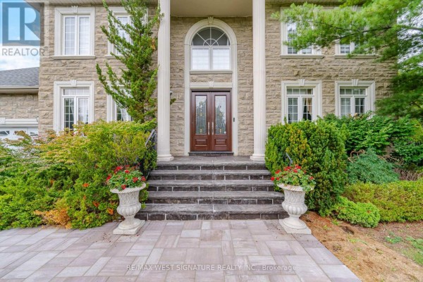 Den - 22 Di Nardo Court, King, ON L7B1M2 Photo 4