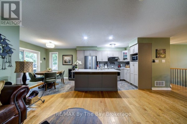 22 Downer Crescent, Wasaga Beach, ON, photo 3