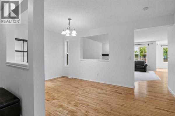 Foyer - 22 Evansbrooke Way Nw, Calgary, AB T3P1C5 Photo 4