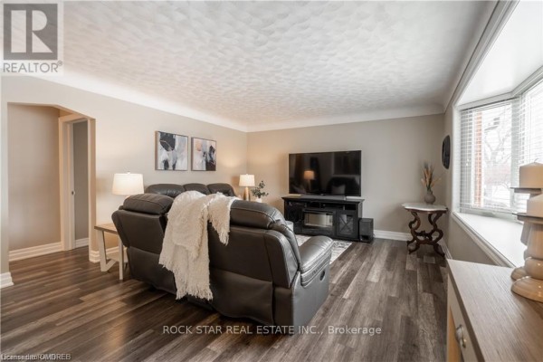 4pc Bathroom - 22 Fernwood Crescent, Hamilton, ON L8T3L1 Photo 2