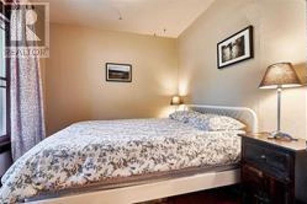 Living room - 22 Freeman Street S, Toronto, ON M1N2B9 Photo 2