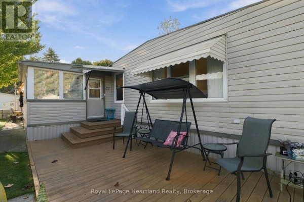 Sunroom - 22 George Street, Strathroy Caradoc, ON N7G1A6 Photo 3