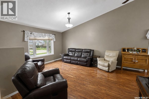 Living room - 22 Gillingham Crescent, Prince Albert, SK S6X0A5 Photo 4