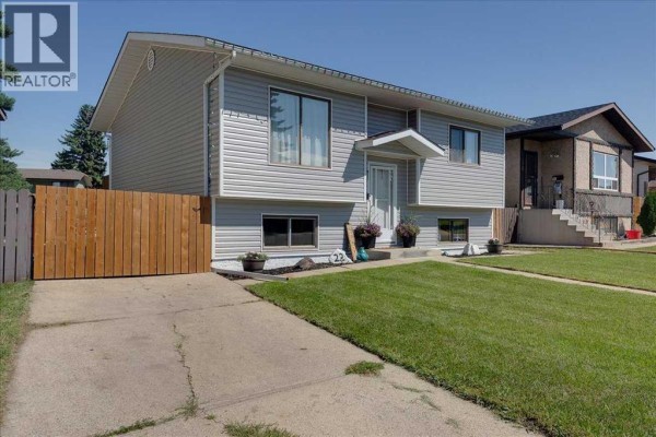22 Greenham Drive, Red Deer, AB, photo 3