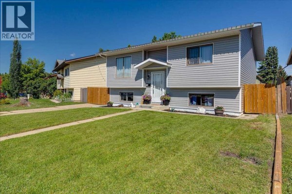 Primary Bedroom - 22 Greenham Drive, Red Deer, AB T4P2X4 Photo 4