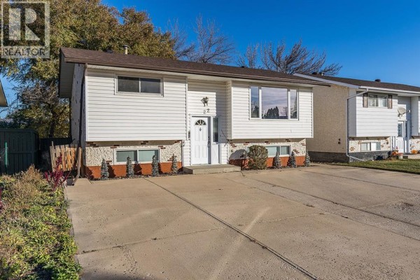 Eat in kitchen - 22 Hamilton Court Ne, Medicine Hat, AB T1C1J2 Photo 3