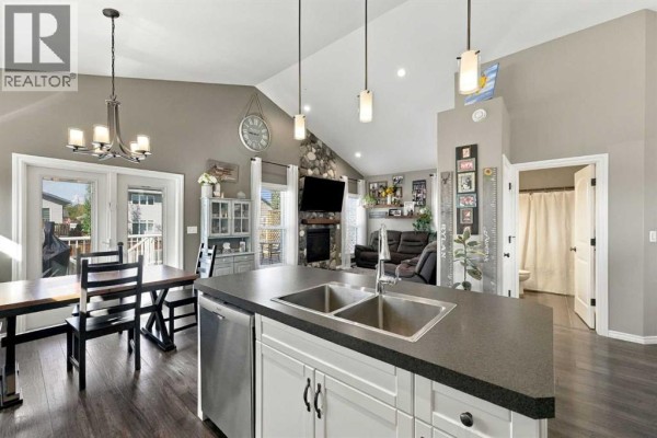 Kitchen - 22 Healey Street, Penhold, AB T0M1R0 Photo 5