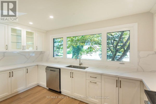 Laundry room - 22 Heathview Avenue, Toronto, ON M2K2C1 Photo 4