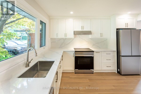 Dining room - 22 Heathview Avenue, Toronto, ON M2K2C1 Photo 5