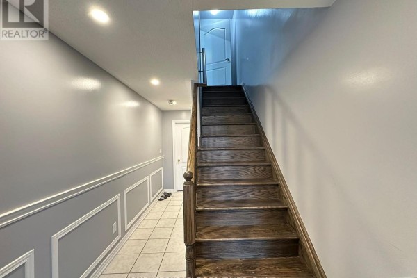 22 Hobart Gardens, Brampton, ON L6Z0J1 Photo 5