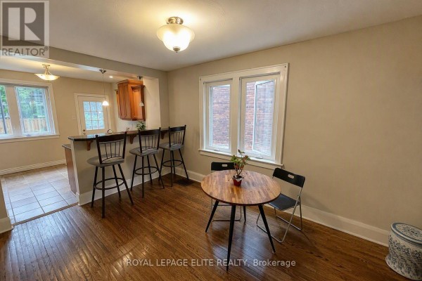 Dining room - 22 Inwood Avenue, Toronto, ON M4J3Y3 Photo 3