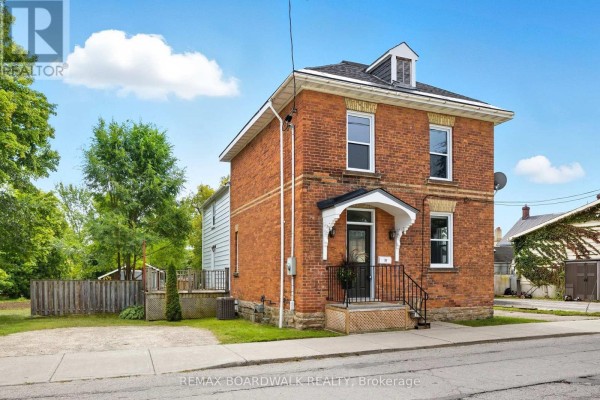 22 Isabella Street, Perth, ON, photo 2