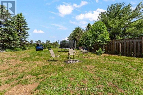 Living room - 22 Lane Street, Madawaska Valley, ON K0J1B0 Photo 3