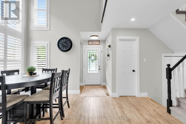 Kitchen - 22 Mccullough Crescent, Halton Hills, ON L7G5N5 Photo 5