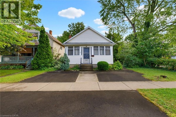 22 Mildred Avenue, St  Catharines, ON, photo 2