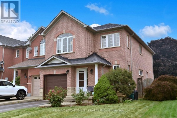 22 Moore Crescent, Hamilton, ON, photo 2