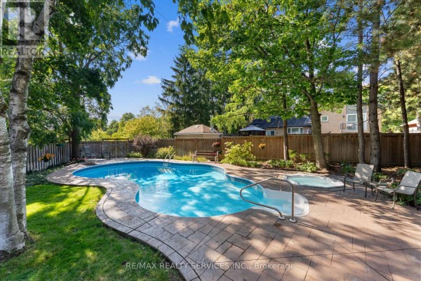 22 Oldham Crescent, Brampton, ON L6Z1W3 Photo 4