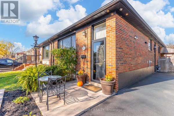 Primary Bedroom - 22 Painswick Crescent, Toronto, ON M2J3M6 Photo 4