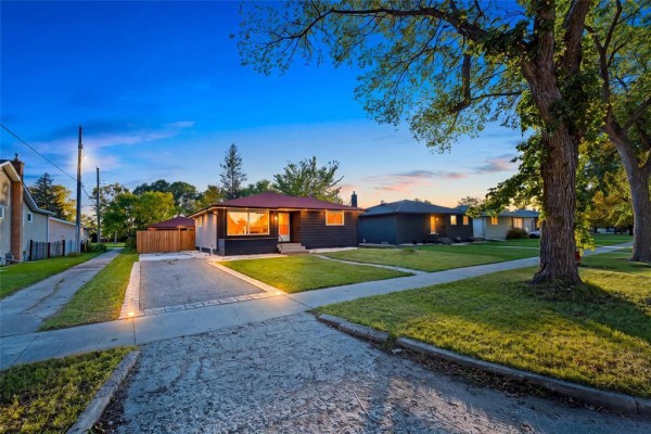 Kitchen - 22 Pearce Avenue, Winnipeg, MB R2V2K4 Photo 3