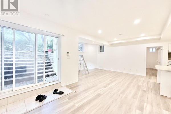 22 Risebrough Avenue, Toronto, ON M2M2E1 Photo 3