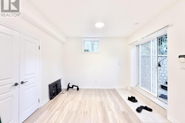 22 Risebrough Avenue, Toronto, ON M2M2E1 Photo 5