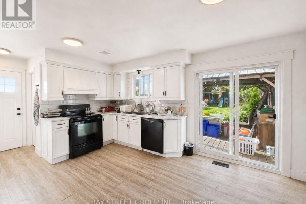 Kitchen - 22 Rosamond Crescent, London South, ON N6E2M8 Photo 4